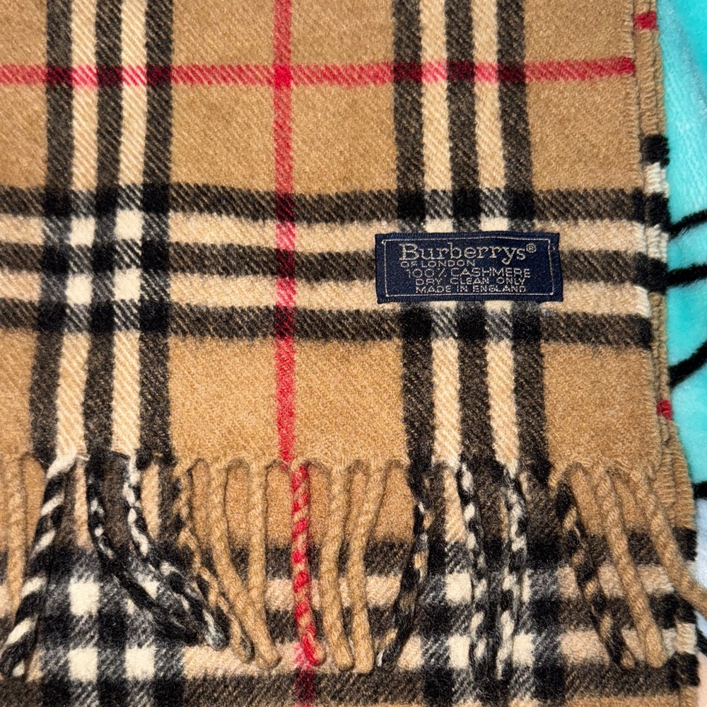 Large Burberry CASHMERE Tan and Black Checkered Scarf. In excellent condition! - Picture 7 of 9